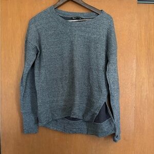 Athleta Womens Heathered Grey Fleece Pullover Sweatshirt Thumbholes Side Slit S